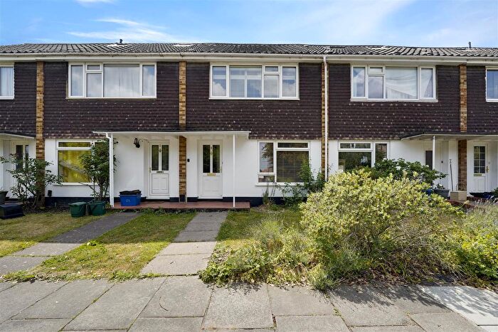 2 Bedroom Property To Rent In Brinsworth Close, Twickenham, TW2