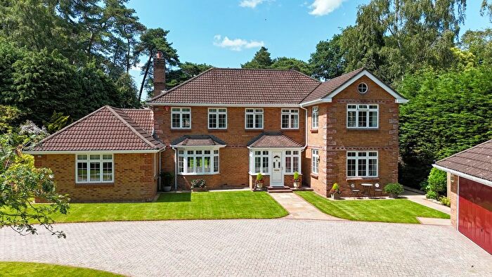 4 Bedroom Detached House For Sale In The Chase, Ringwood, BH24