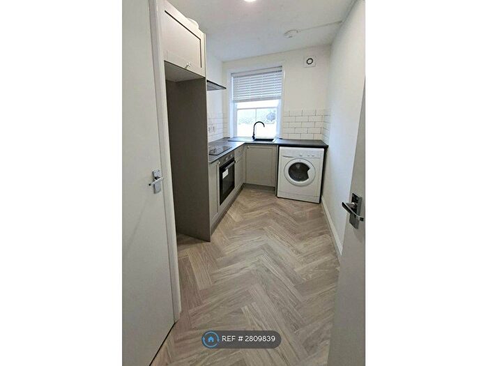 1 Bedroom Flat To Rent In Queen St, Scarborough, YO11