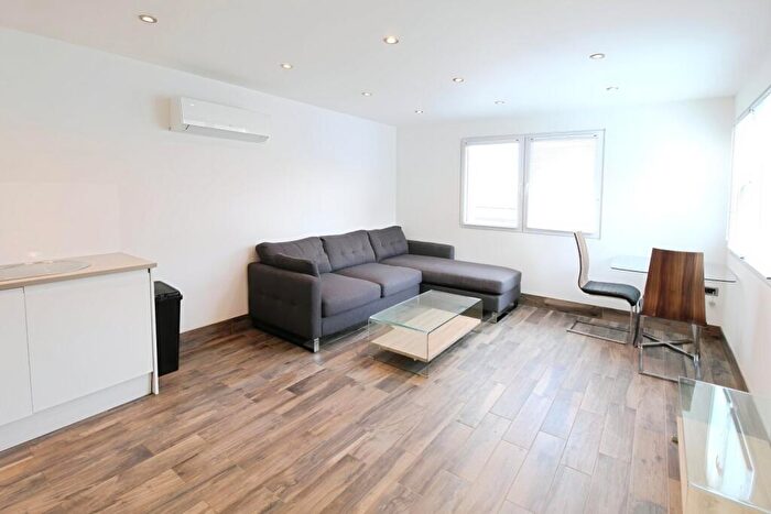 2 Bedroom Flat To Rent In New Briggate, Leeds, West Yorkshire, LS1
