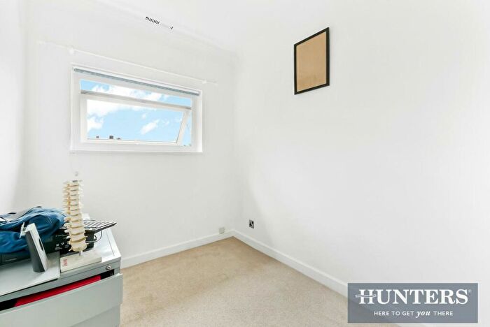 3 Bedroom End Of Terrace House To Rent In Handside Close, Worcester Park, KT4