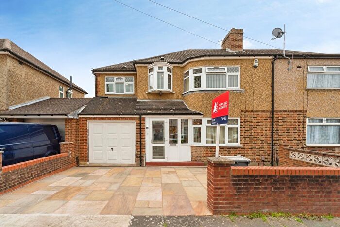 5 Bedroom Semi-Detached House To Rent In Avondale Gardens, Hounslow, TW4