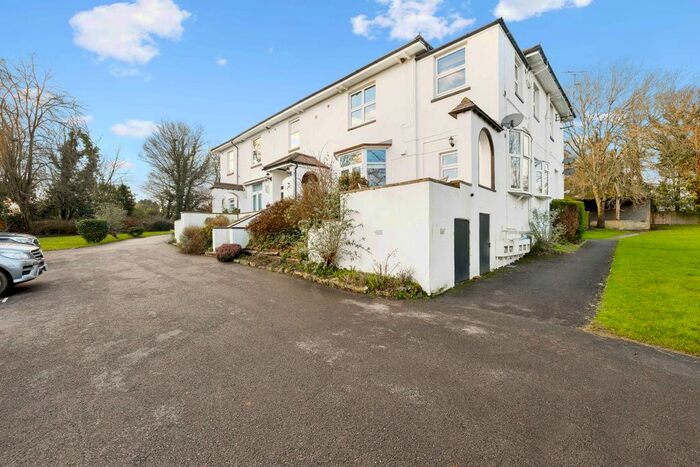 2 Bedroom Flat For Sale In Ref: Sb - Russ Hill, Charlwood, RH6