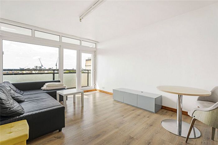 2 Bedroom Flat To Rent In Pangbourne House, Rowstock Gardens, Islington, London, N7