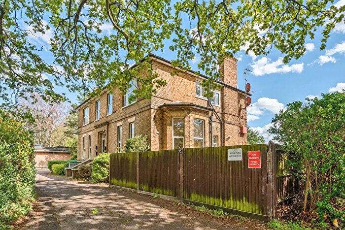 2 Bedroom Flat For Sale In Market Drive, Chiswick, London, W4