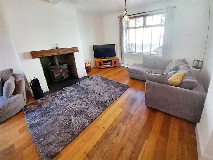 3 Bedroom Property To Rent In Bwllfa Road, Aberdare, CF44