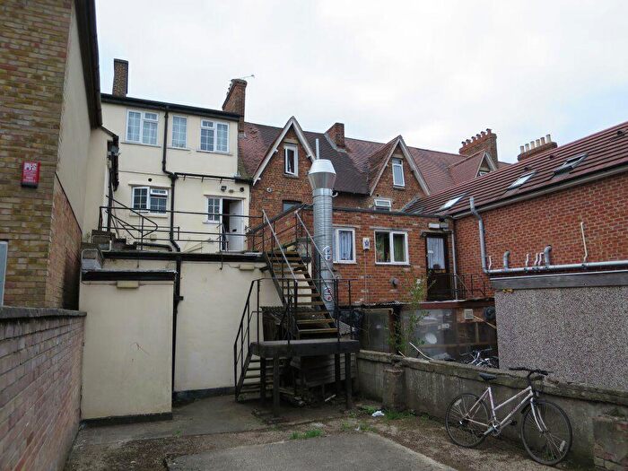 4 Bedroom Flat To Rent In Cowley Road, OX4