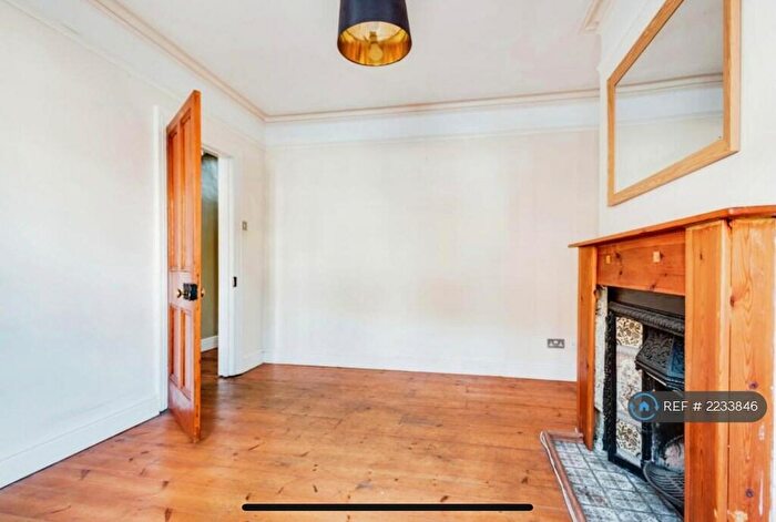 3 Bedroom Terraced House To Rent In Deacon Street, Swindon, SN1