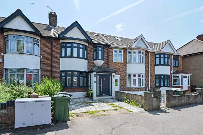 5 Bedroom Terraced House For Sale In Lea Bridge Road, London, , Walthamstow, London, E17