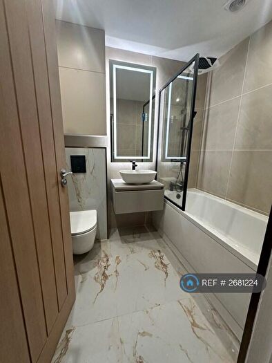 3 Bedroom Flat To Rent In West Park Street, Brighouse, HD6