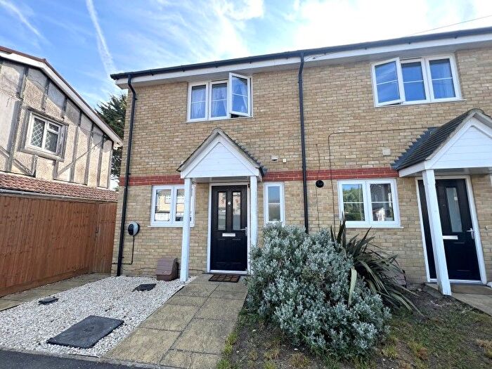 2 Bedroom End Of Terrace House To Rent In Stanwell, Surrey, TW19