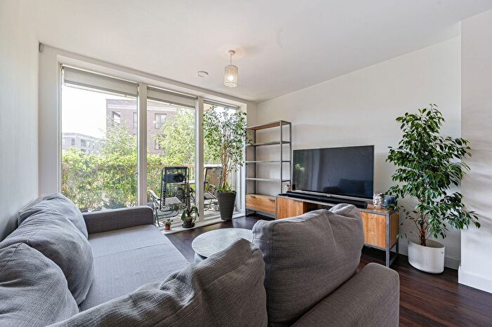 1 Bedroom Flat To Rent In Adenmore Road, Catford, London, SE6