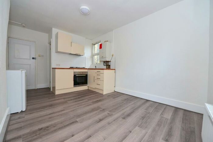 Flat To Rent In Holloway Road, Upper Holloway, N19