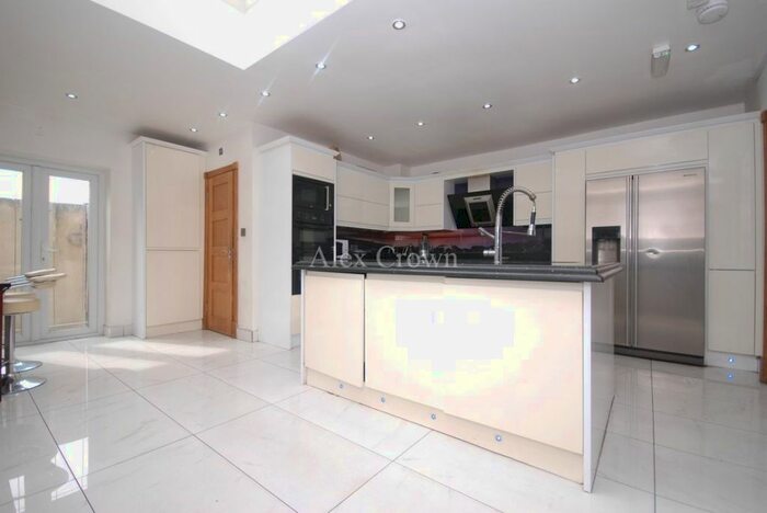 7 Bedroom Terraced House To Rent In Warwick Grove, London, E5