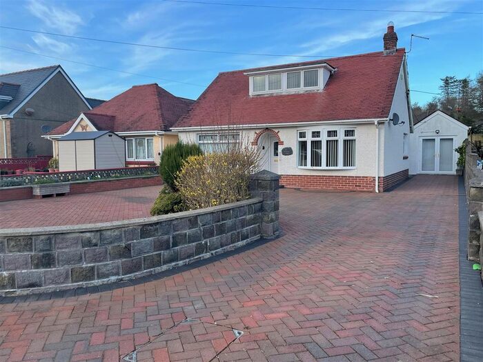 3 Bedroom Detached Bungalow To Rent In Gwendraeth Road, Tumble, Llanelli, SA14