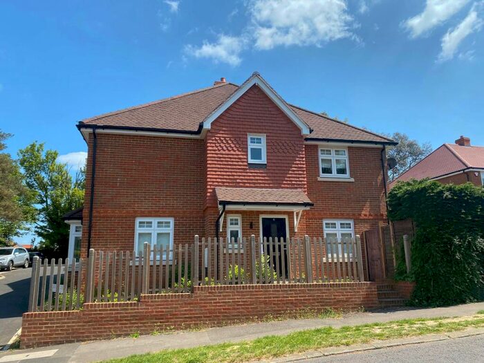 3 Bedroom House To Rent In Crossways Close, Bookham, KT23
