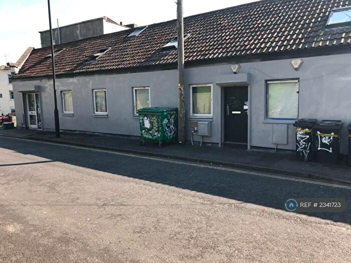 5 Bedroom Flat To Rent In Ninetree Hill, Bristol, BS1