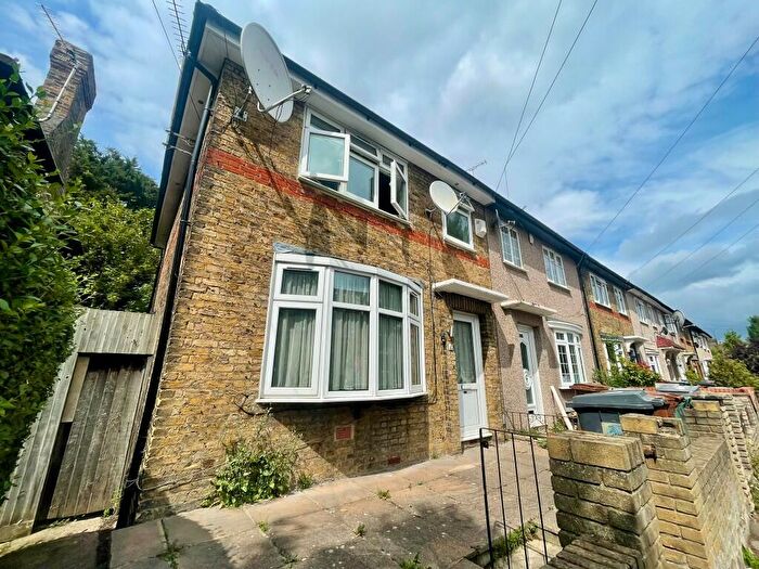 3 Bedroom End Of Terrace House To Rent In Penrhyn Avenue, London, E17
