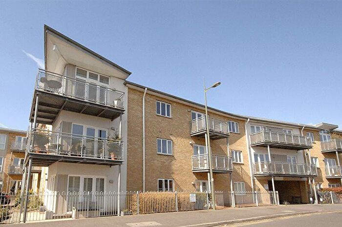 2 Bedroom Flat For Sale In Isis House, Chertsey., KT16