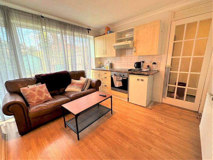 1 Bedroom Flat To Rent In Rowan Close, South Ealing, London, W5
