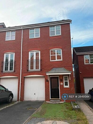 4 Bedroom End Of Terrace House To Rent In Park Close, Preston, PR2