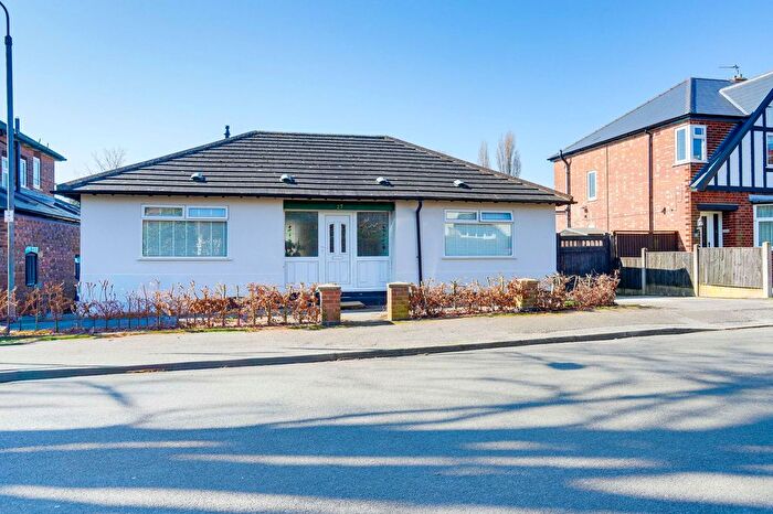 3 Bedroom Detached Bungalow For Sale In Newstead Avenue, Nottingham, NG3