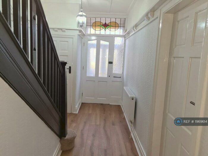 4 Bedroom Semi-Detached House To Rent In St John's Road, Manchester, M16