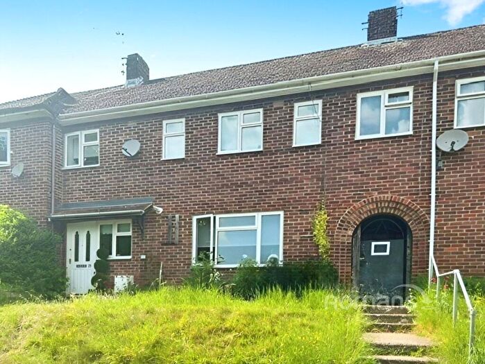 2 Bedroom Detached House To Rent In Wavell Way, Winchester, SO22