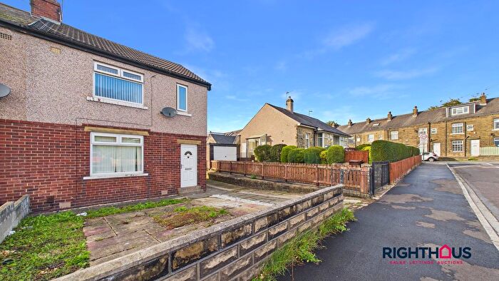 3 Bedroom Semi-Detached House To Rent In Onslow Crescent, Bradford, BD4