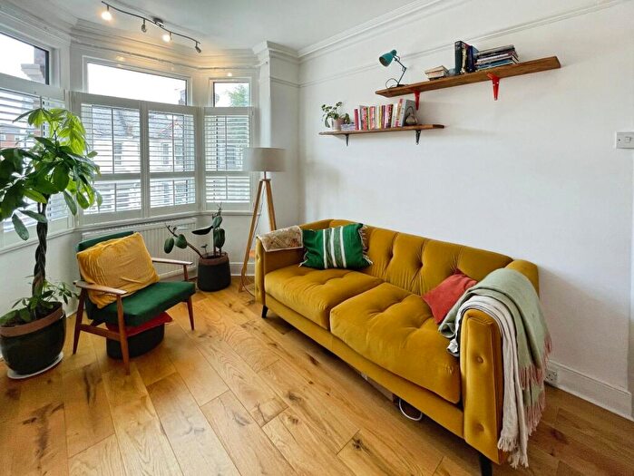 2 Bedroom Apartment To Rent In Gwendoline Avenue, London, E13