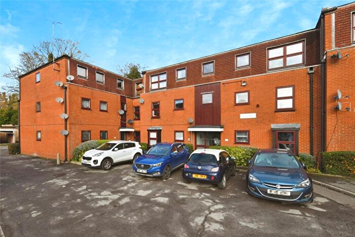 2 Bedroom Flat For Sale In Gresham Road, Essex, CM14