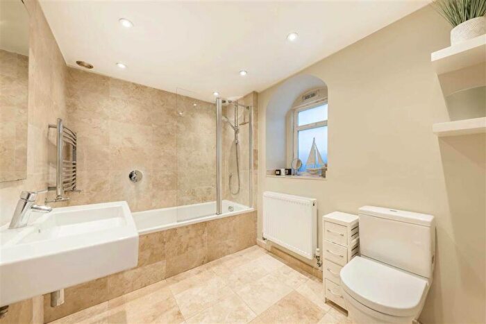 2 Bedroom Flat For Sale In Shooters Hill Road, Blackheath, SE3