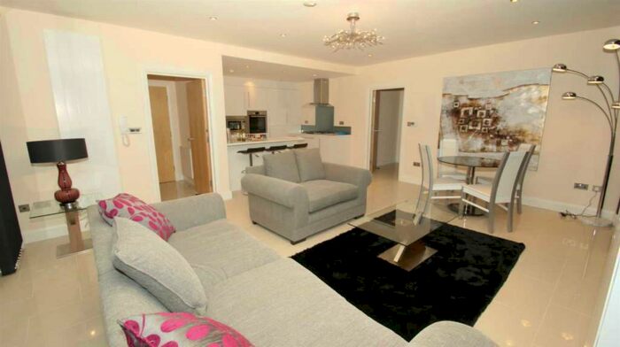 2 Bedroom Flat To Rent In Roundhay, LS8