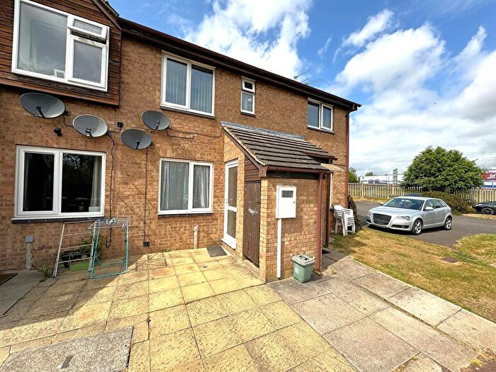 2 Bedroom Flat To Rent In Tunwell Lane, Corby, NN17