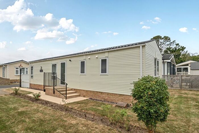 2 Bedroom Mobile/park Home For Sale In Ogwell, Newton Abbot, TQ12