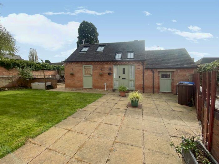 2 Bedroom Barn Conversion To Rent In Foxes Walk, Allestree, Derby, DE22