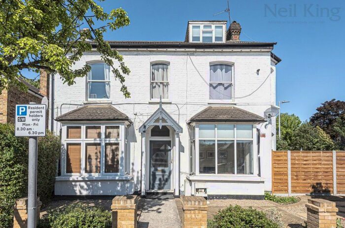 1 Bedroom Flat To Rent In Cleveland Road, South Woodford E18