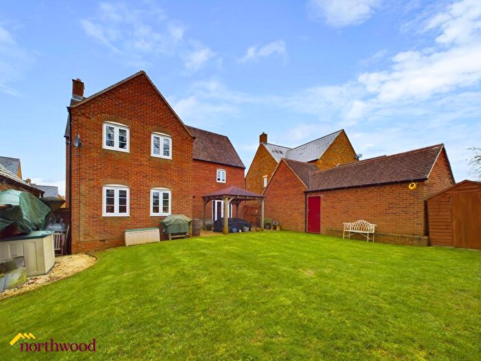4 Bedroom Detached House For Sale In Millers Way, Middleton Cheney, OX17