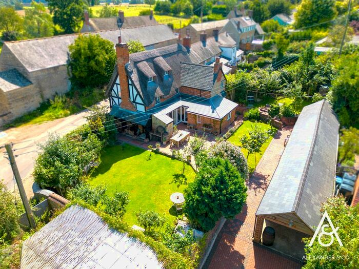 5 Bedroom Detached House For Sale In Main Street, Shalstone, Buckinghamshire, MK18