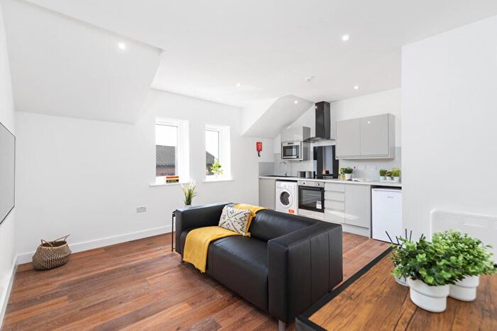 2 Bedroom Flat To Rent In Royal Park Road, Leeds, LS6