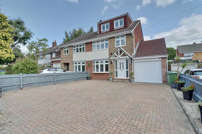 4 Bedroom Semi-Detached House For Sale In Hill Park Road, Fareham, PO15