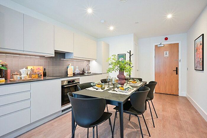 3 Bedroom Flat To Rent In Uncle Leeds, Uncle Leeds, LS12