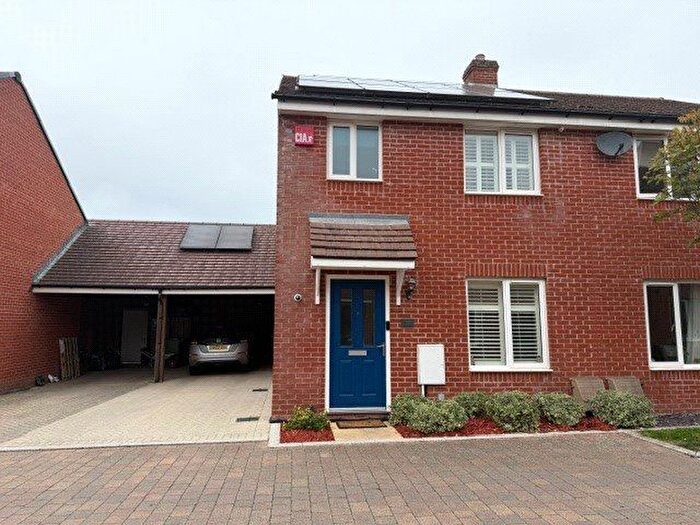 3 Bedroom Semi Detached House For Sale In Greenacres Road, Locks Heath, Southampton, Hampshire, SO31