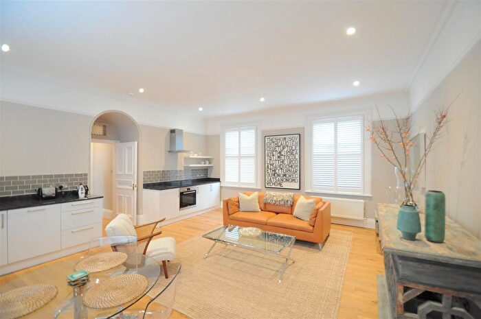 3 Bedroom Flat To Rent In High Street, Guildford, GU1