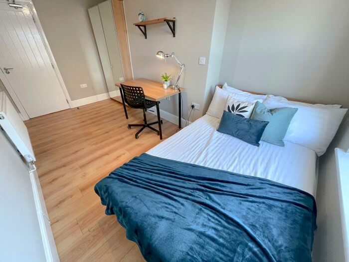 7 Bedroom Flat To Rent In Hardman Street, L1