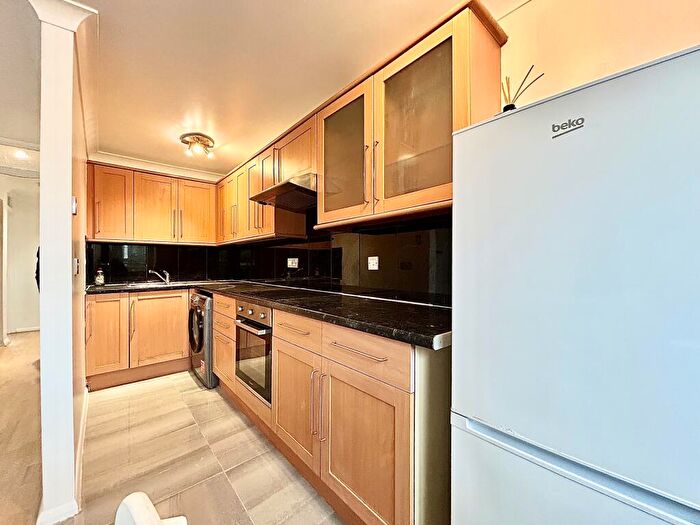 2 Bedroom Flat To Rent In Hurst Road, Walthamstow, E17