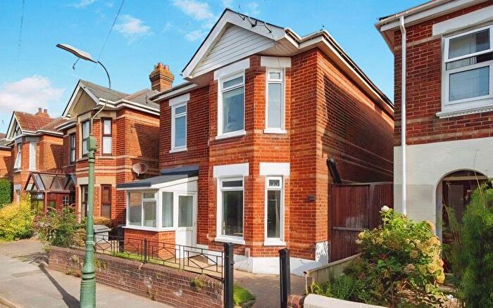 5 Bedroom Detached House For Sale In Hankinson Road, Bournemouth, BH9