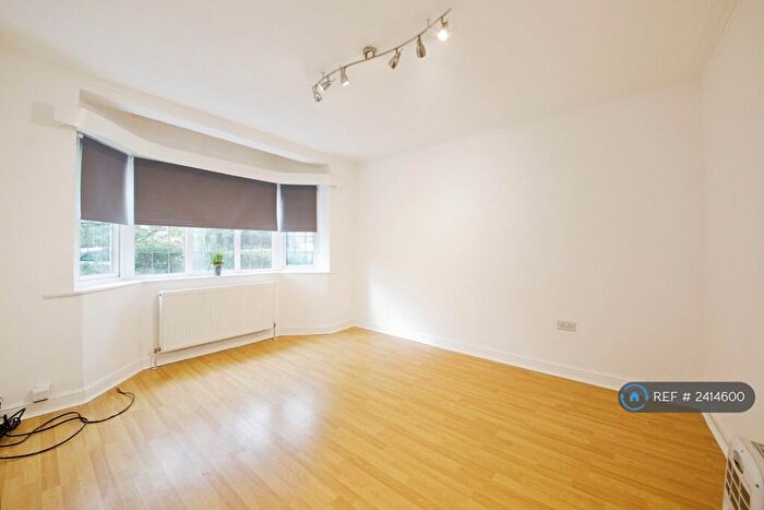 2 Bedroom Flat To Rent In York Way, London, N20