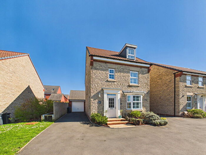 4 Bedroom Detached House For Sale In Weston Close, Calne, SN11