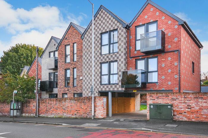 2 Bedroom Flat To Rent In Pell Street, Reading, RG1